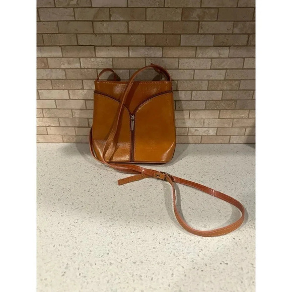 Vera pelle leather crossbody bag, back zip  ,top zip and front pocket  117 - Picture 1 of 2